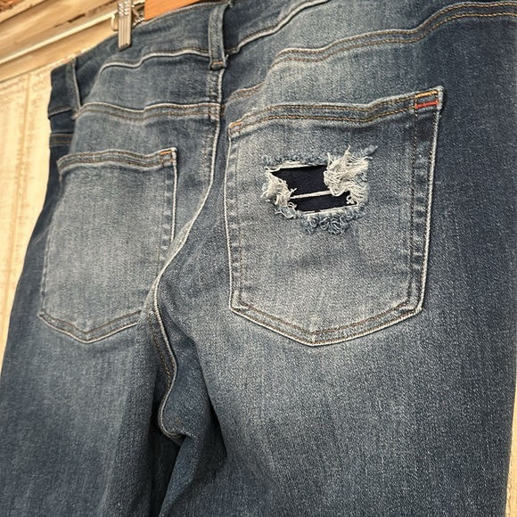 Distressed jeans - Picture 6 of 7